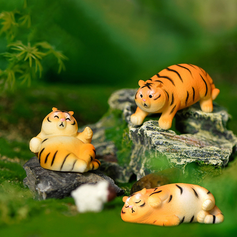 Walking Tiger Miniature Figuri - огляд і ціна Car Accessories Xmas
